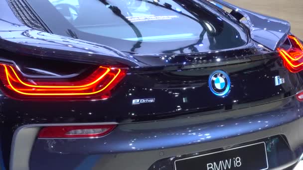 28 marzo 2017. Bangkok, Tailandia.Automóviles BMW en exhibición en el 38º Salón Internacional del Automóvil de Bangkok en el Impact Centre . — Vídeo de stock
