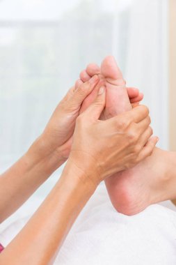 Spa salonda, Tay masajı ayak masajı.