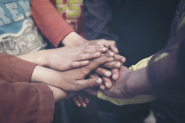 grup çocuk el, ekip çalışması kavramı.