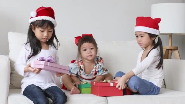 Little Kids Wearing Christmas Hat Playing Joyful Living Room Christmas — 비디오