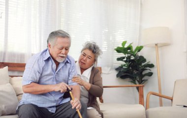 Emekliler hasta olduklarında birbirlerine bakarlar.