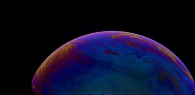 Sabun, duvar sanatı ve renklerin oluşturduğu gökkuşağı renkleri kıvrımı