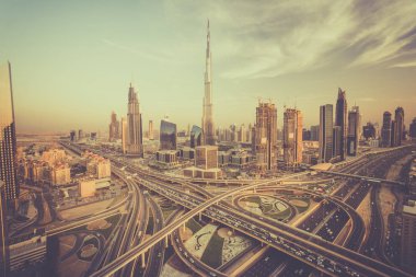 Dubai siluetinin Karayolları ve trafik