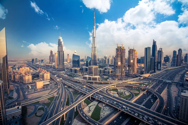 Dubai Skyline Vägar Och Trafik Stockbild