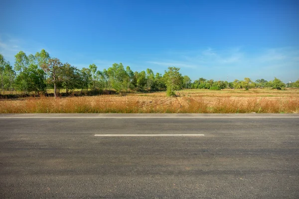 Asfalt yol ve kırsal kez bakıldı