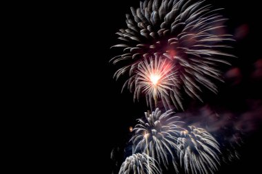 # Gökyüzünü ışık havai fişek