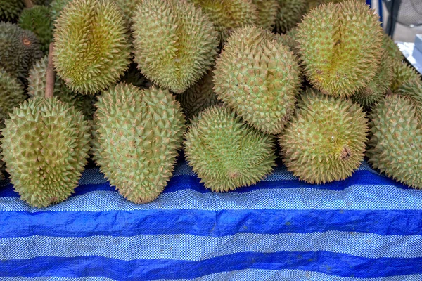 Durian op markt, Thailand — Stockfoto