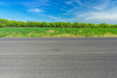 Asfalt yol ve kırsal kez bakıldı
