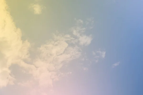 パステル カラーの空ソフト色の背景 ストック写真 C Kikkalek