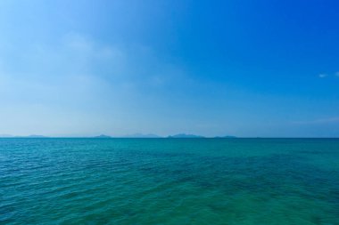 mavi deniz ve mükemmel gökyüzü 
