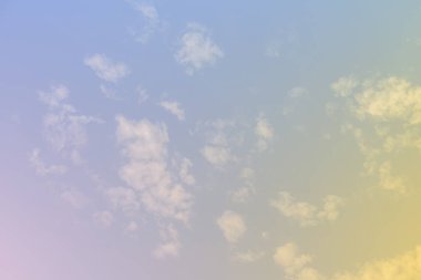 Pastel renkli gradyan ile gökyüzü