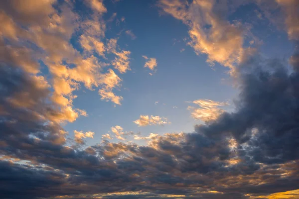 美しい夕日の空の背景 — ストック写真