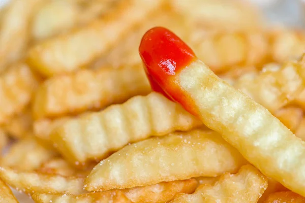 Pommes Frites Med Ketchup Trä Bakgrund — Stockfoto