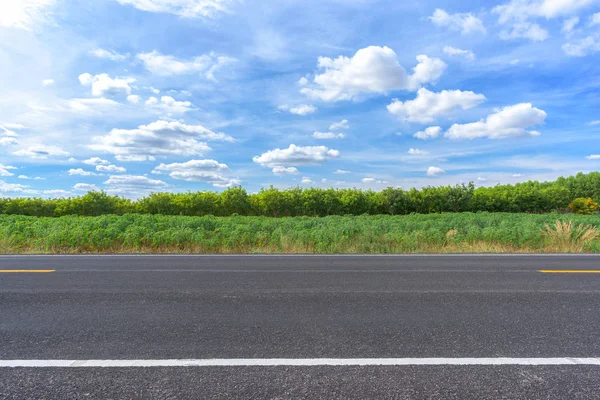 Asfalt yol ve kırsal kez bakıldı