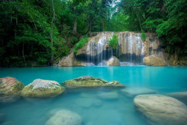 Erawan Şelalesi 'nde Şelale Ulusal Parkı, Kanchanaburi, Tayland