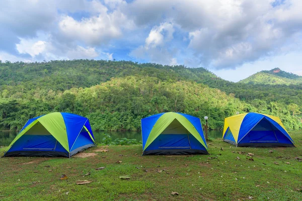 Camping Tienda Cerca Del Río Con Vista Montaña — Foto de Stock