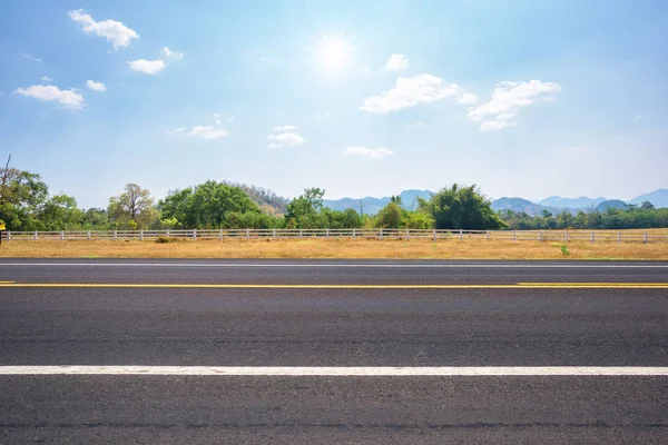 Asphalt Road Countryside Views Blue Sky — Stock Photo, Image