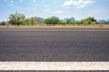 Asfalt yol ve kırsal kez bakıldı