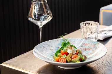 Taze sebze salatası. Alışılmadık bir atış. Lezzetli.