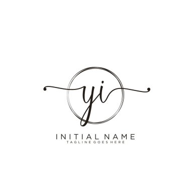 Yi Çember şablonlu el yazısı logosu.