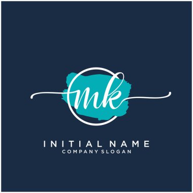 Fırça çemberli Mk el yazısı logosu tasarımı. Moda, fotoğrafçılık, düğün, güzellik ve iş için logo.