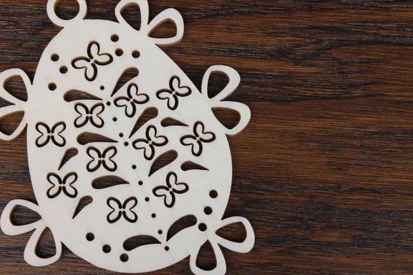 Kelebekler ile Paskalya yortusu yumurta