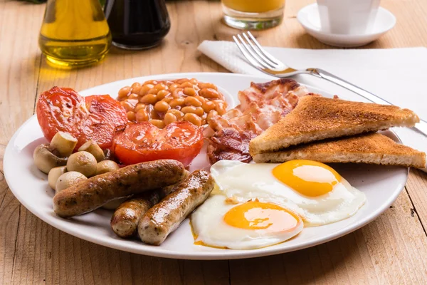 소박한 전체 영어 아침 식사 — 스톡 사진