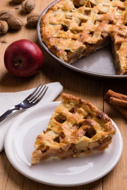 Elmalı pasta dilimi 