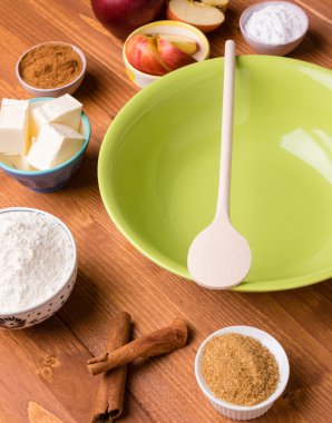 malzemeler ile yeşil kase