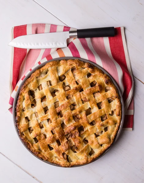 Tarte aux pommes sur la table — Photo