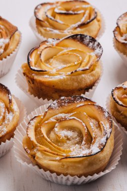 puf böreği şeklinde apple Güllü