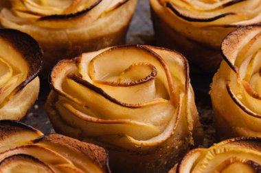 puf böreği şeklinde apple Güllü