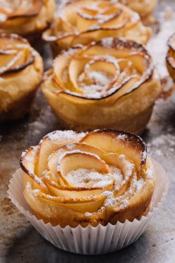 puf böreği şeklinde apple Güllü