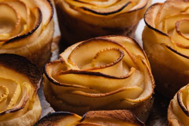 puf böreği şeklinde apple Güllü