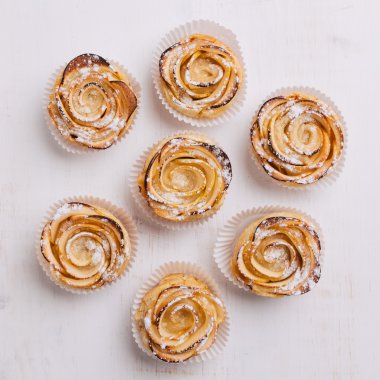 puf böreği şeklinde apple Güllü