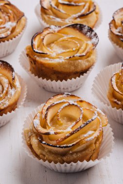 puf böreği şeklinde apple Güllü