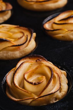 puf böreği şeklinde apple Güllü