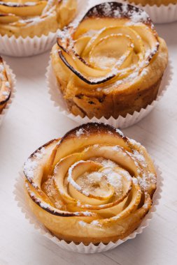 puf böreği şeklinde apple Güllü