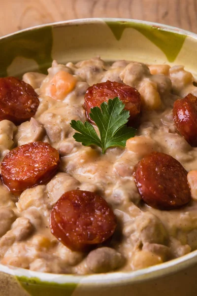 Guisado de feijão com salsicha — Fotografia de Stock