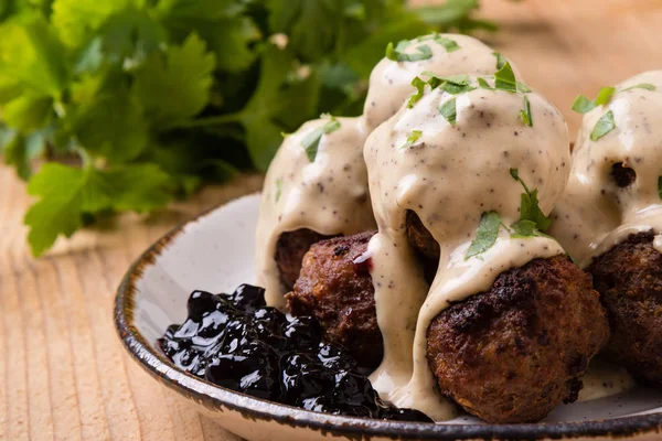 Albóndigas suecas con mermelada de arándanos —  Fotos de Stock