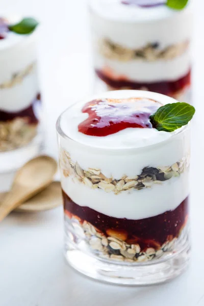 Gesundes Joghurt-Parfait — Stockfoto