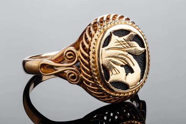Ročník zlatý prsten — Stock fotografie