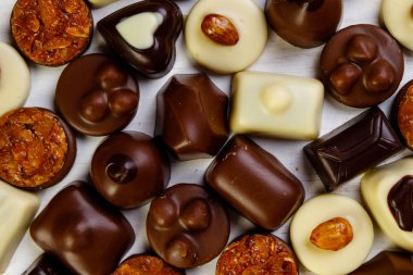çeşitli çikolatalı pralin