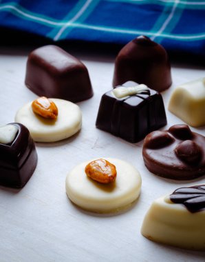 çeşitli çikolatalı pralin
