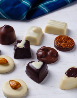 çeşitli çikolatalı pralin
