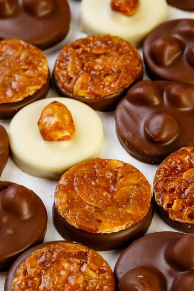 Variedade pralinas de chocolate — Fotografia de Stock