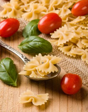 ham farfalle papyon makarna