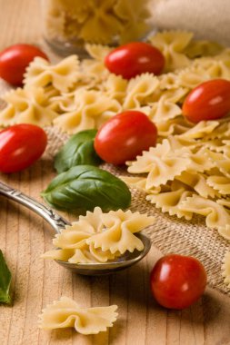 ham farfalle papyon makarna