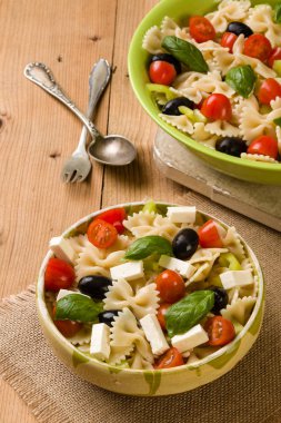 rustik farfalle salata