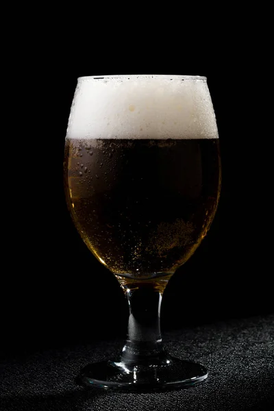 Beer on black — Stock Photo, Image